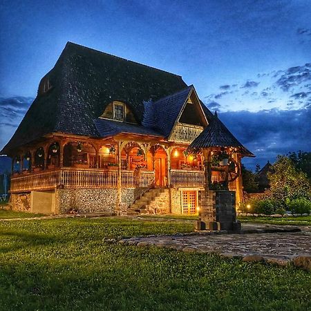 Casa Chira Hotell Vişeu de Sus Exteriör bild