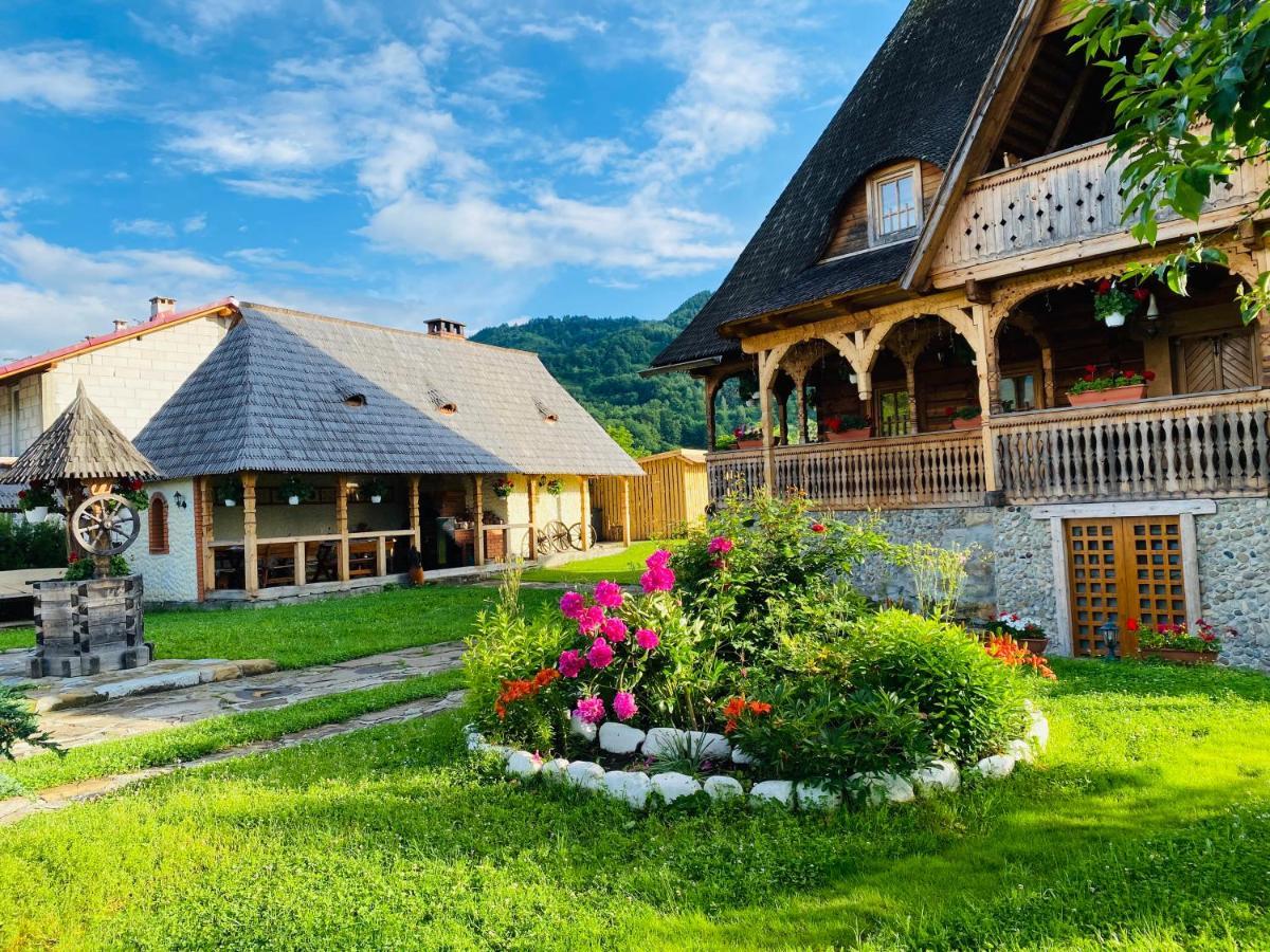 Casa Chira Hotell Vişeu de Sus Exteriör bild