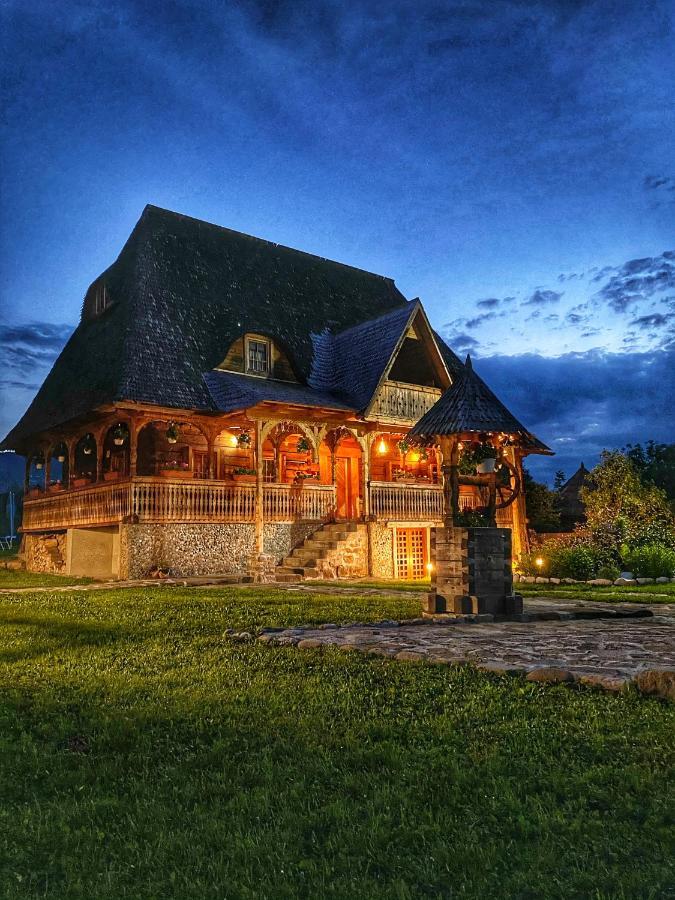 Casa Chira Hotell Vişeu de Sus Exteriör bild