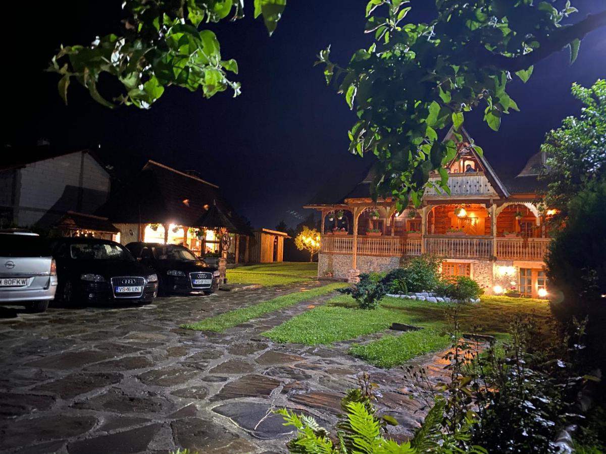 Casa Chira Hotell Vişeu de Sus Exteriör bild