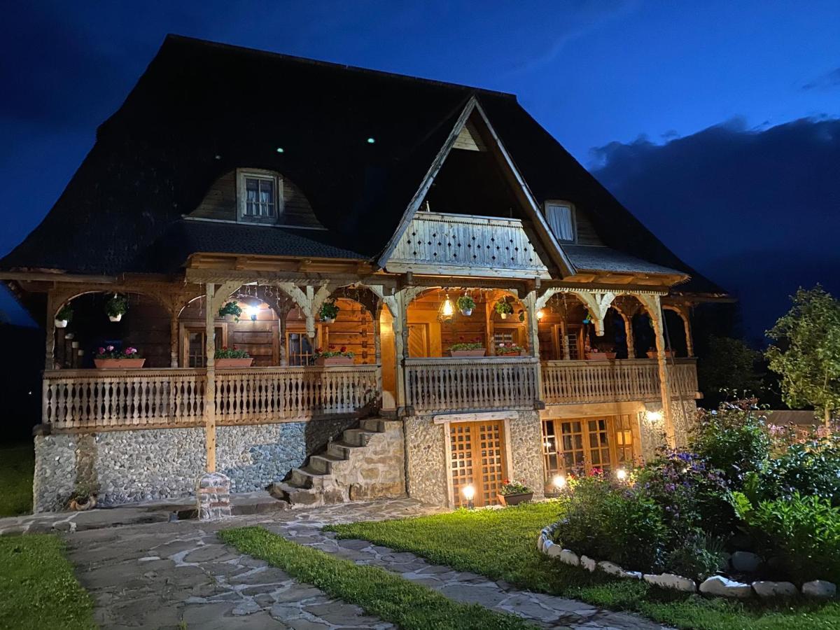 Casa Chira Hotell Vişeu de Sus Exteriör bild
