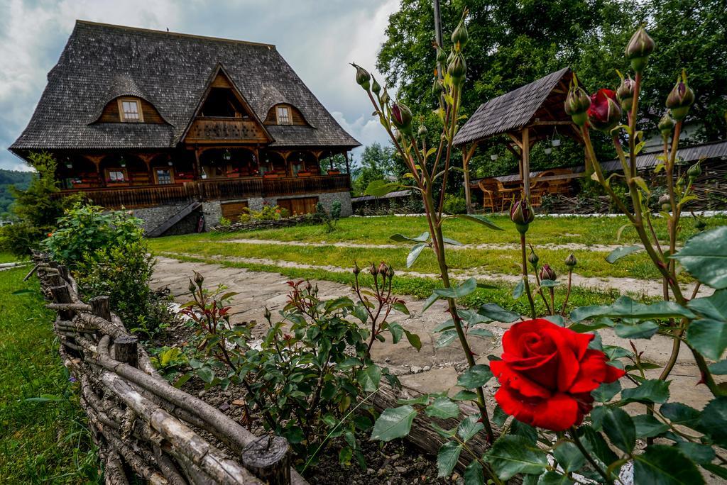 Casa Chira Hotell Vişeu de Sus Exteriör bild